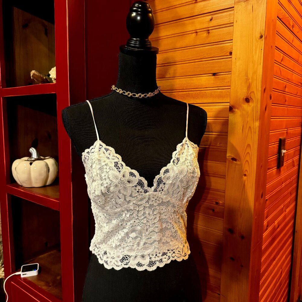 EXPRESS LACE CROP TOP